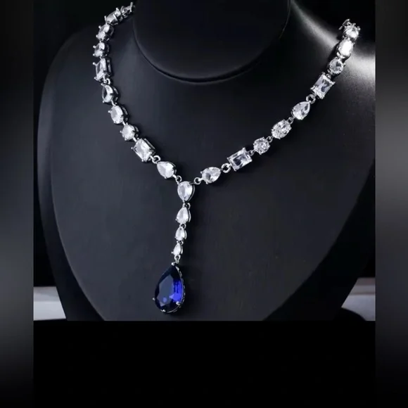 Oval cut sapphire and clear cut drop necklace with genuine swarovski elements - Picture 3 of 13